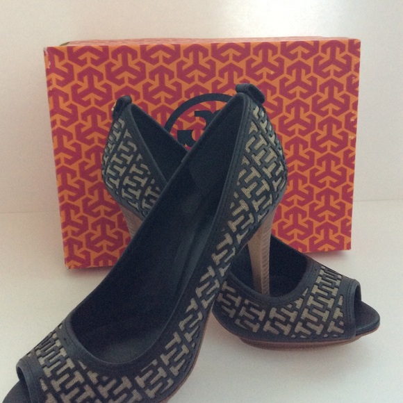 Brand new Tory Burch Heels - Picture 1 of 8